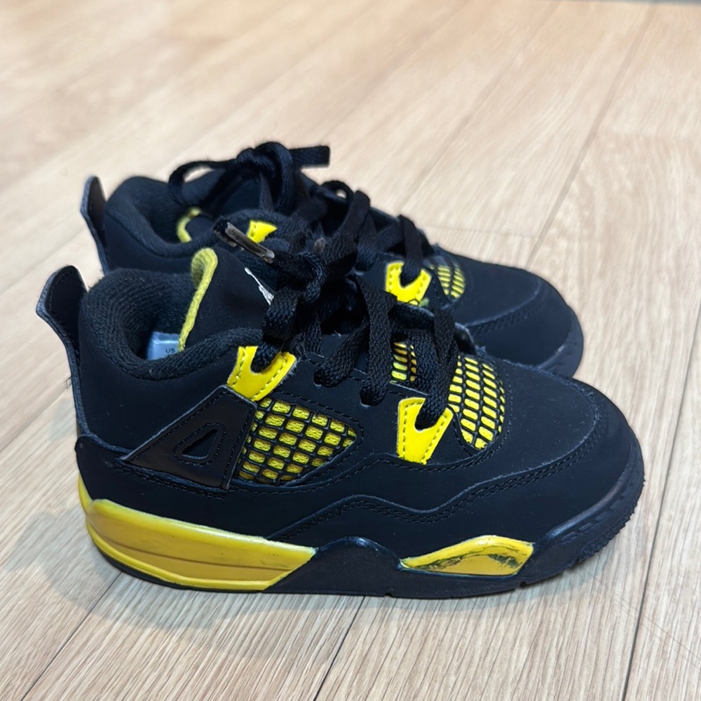 Jordan 4 retro Thunder